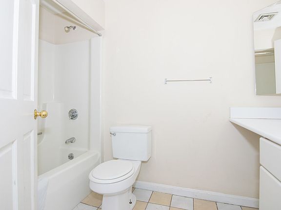 5th image of 132 Glenville Ave