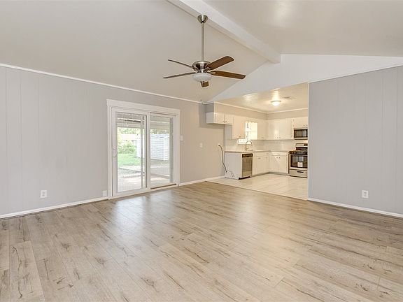 5th image of 9785 Broun St