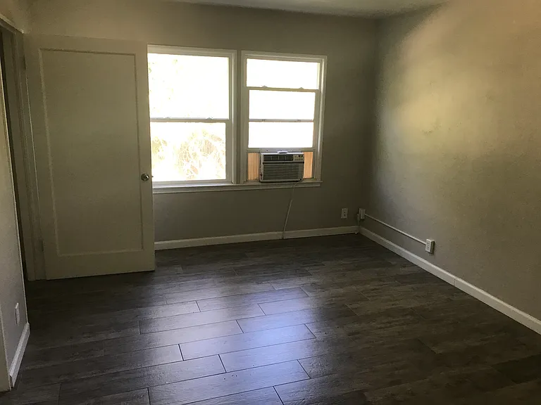 907 N Van Ness Ave #205 — Photo 2