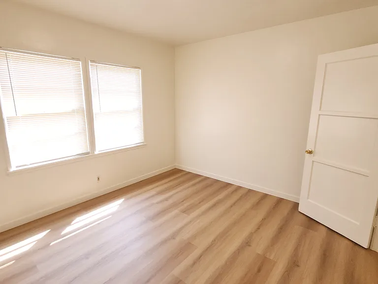 1030 Spazier Ave #1 — Photo 10