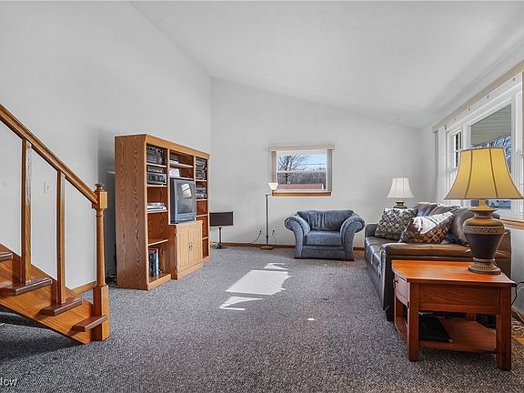 4th image of 310 Berwin Pl