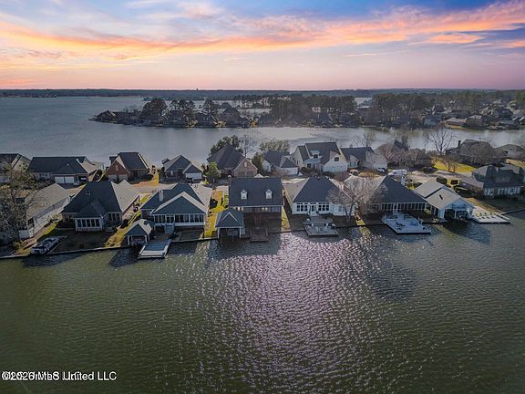 5th image of 128 Bridge Water Dr