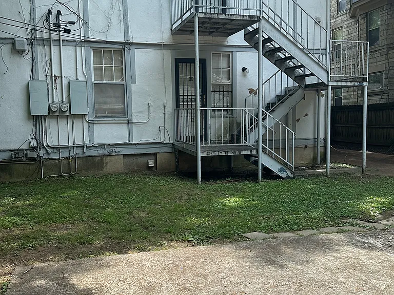 1390 Peabody Ave — Photo 4
