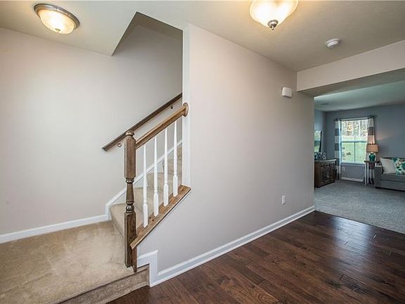 3rd image of 103 Pinyon Ct