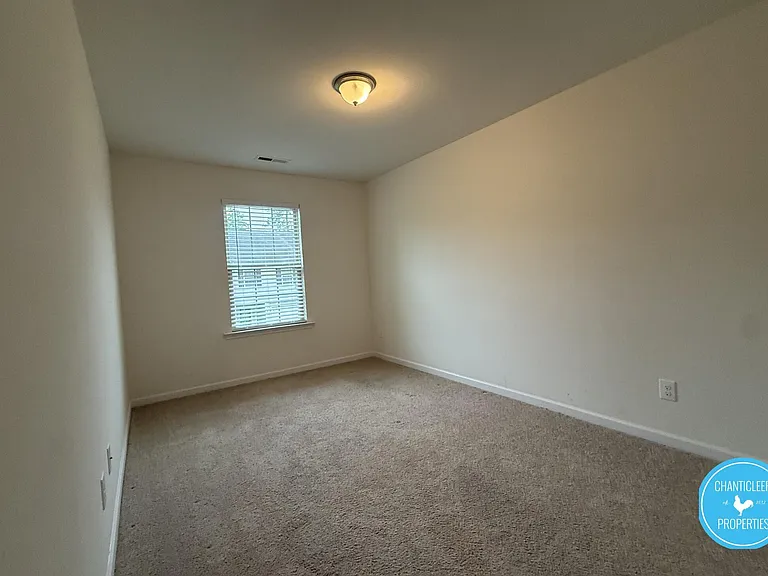 49 E Grove Point Dr — Photo 18