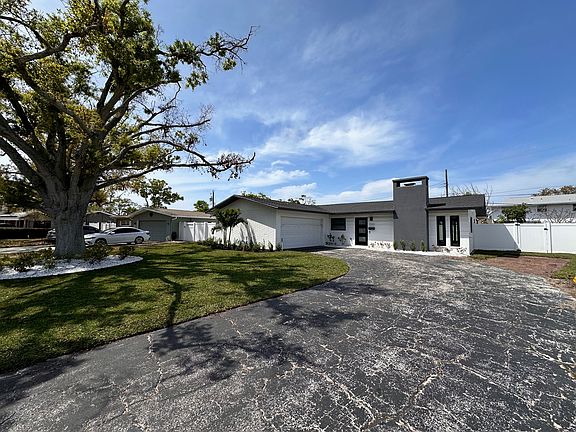 3rd image of 2103 Dolphin Blvd S