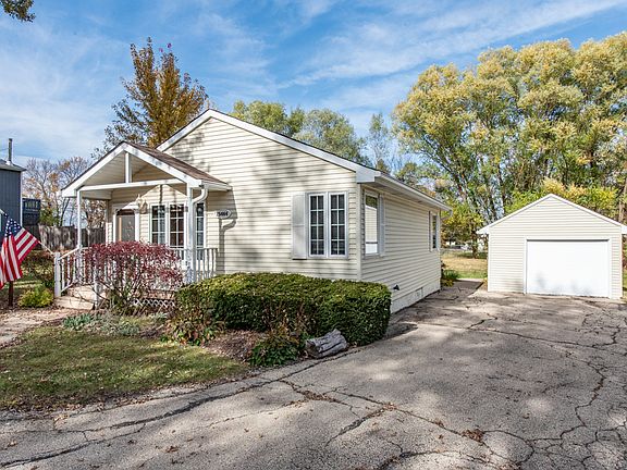 3rd image of 25464 W Greenview Ave