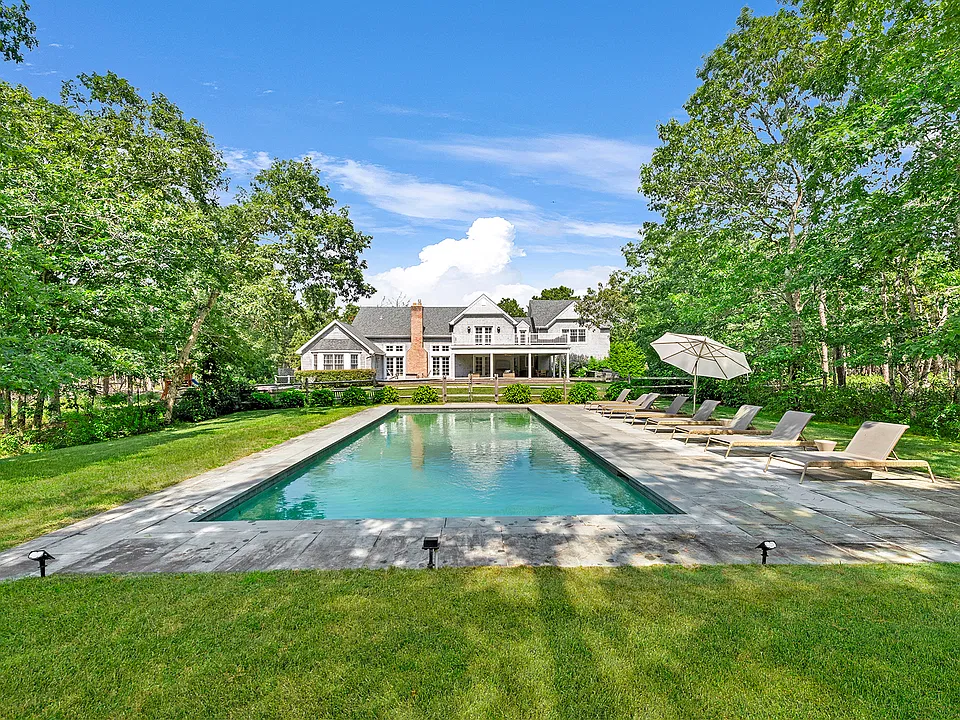 561 Wainscott Northwest Rd