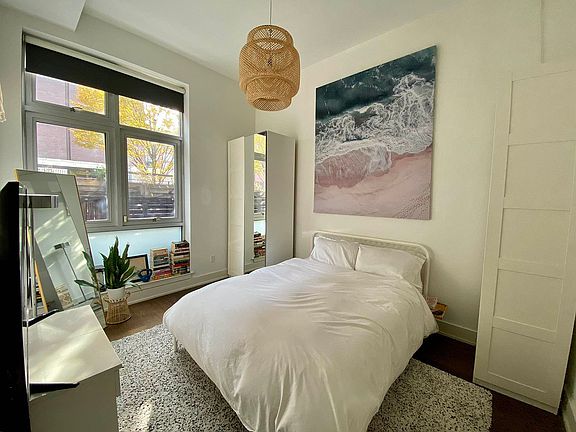 5th image of 390 Lorimer St APT 1B