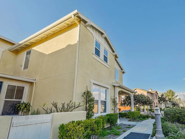 2280 Lattice Ln — Photo 2