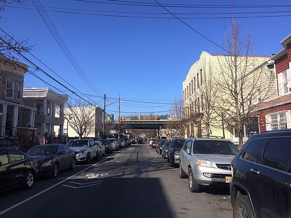 4th image of 168 Miller Ave