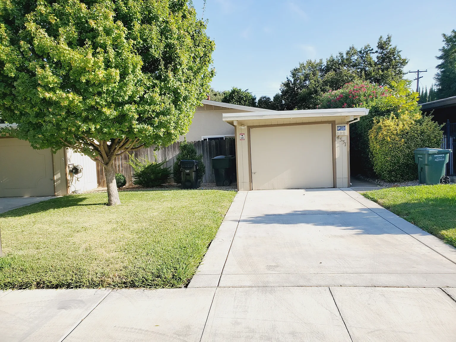 3 bed, 1155 sqft, $2,095 — Photo 1