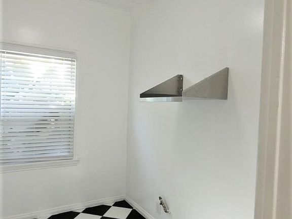 3rd image of 2344 Chestnut Ave APT 6