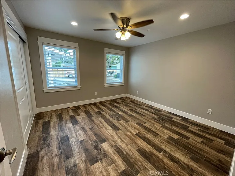 562 E Van Bibber Ave — Photo 17