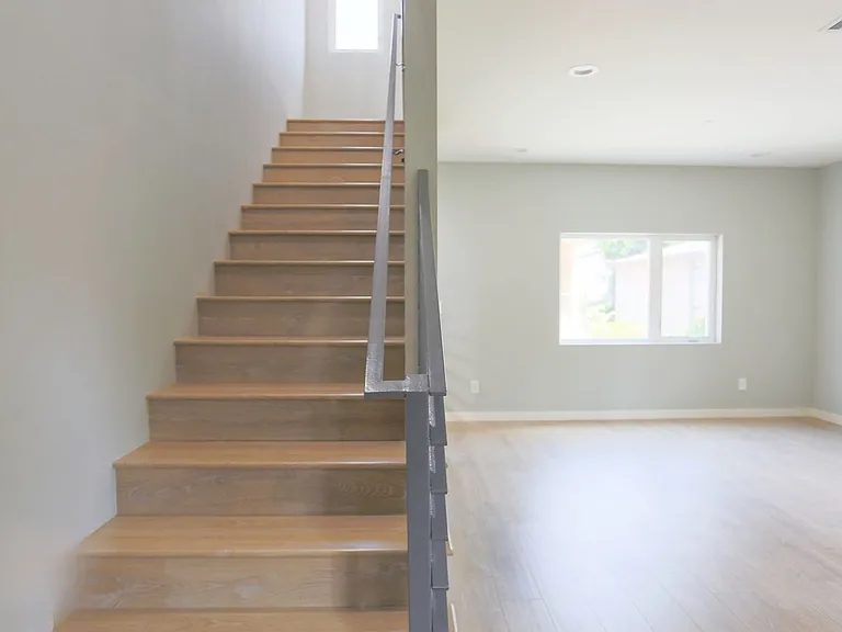 1242 N Beachwood Dr — Photo 13