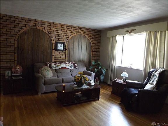 3rd image of 131 Ark Ave