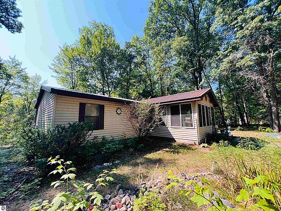 3rd image of 9401 House Trl