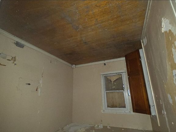 5th image of 235 W 104th St