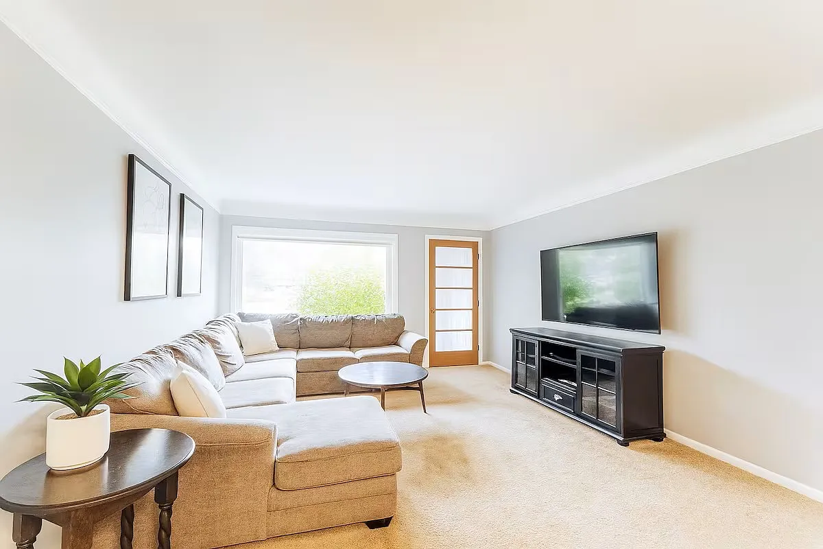 3 bed, $3,200 — Photo 2