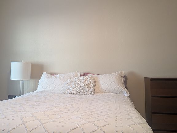5th image of 312-3400 Welborn St