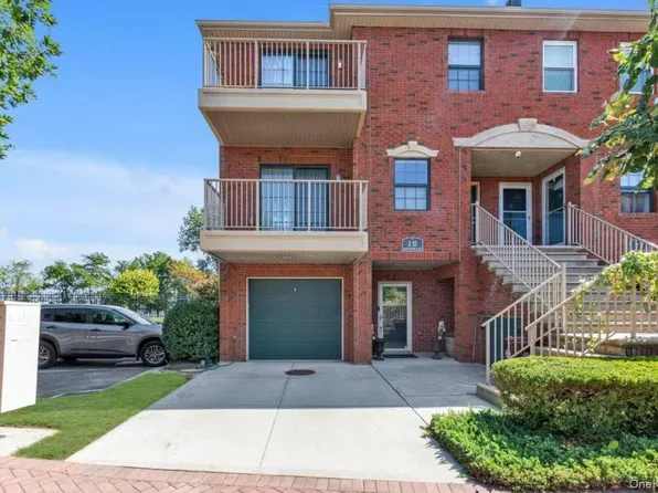 215 Constitution Place #179, College Point, NY 11356