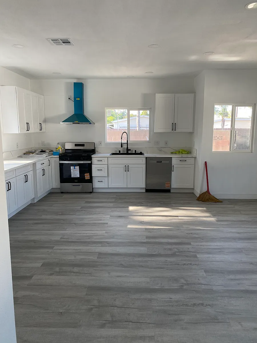 Building Photo - 1006 S Newhope St #1008