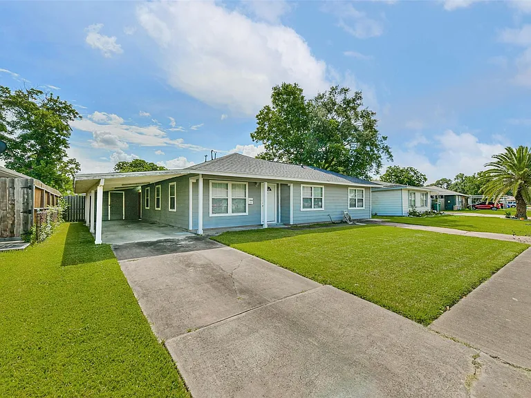 938 Vivian Ave — Photo 2
