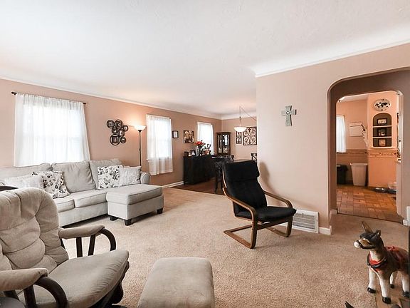 3rd image of 6722 Beresford Ave