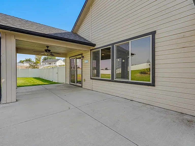 2040 Kelly Dr — Photo 29