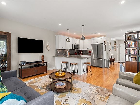 5th image of 178 Thornton St Unit 1