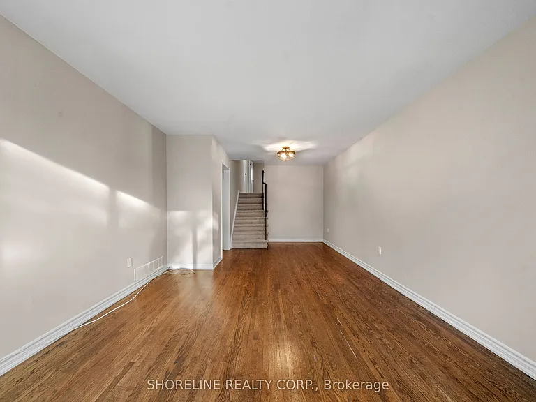 608 Raphael Ave #UPPER — Photo 9