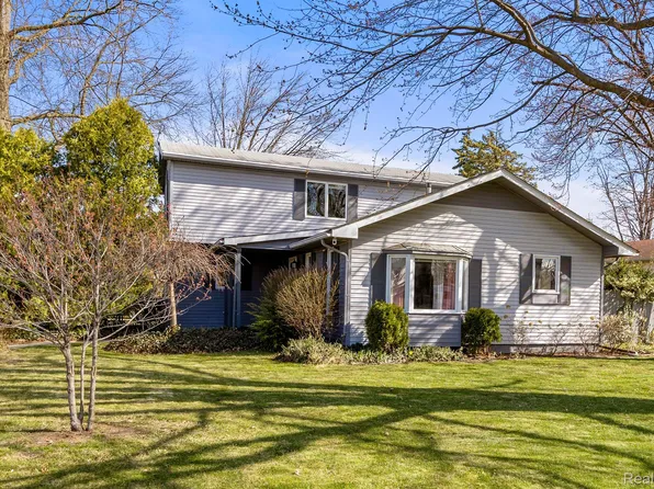 5409 Meadow Vw, Sterling Heights, MI 48310