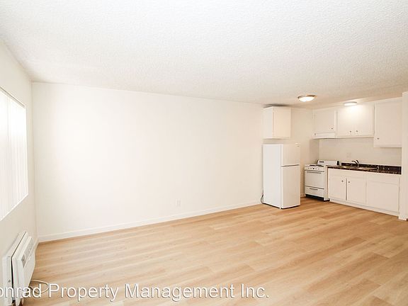 5th image of 1784 N Sycamore Ave #109