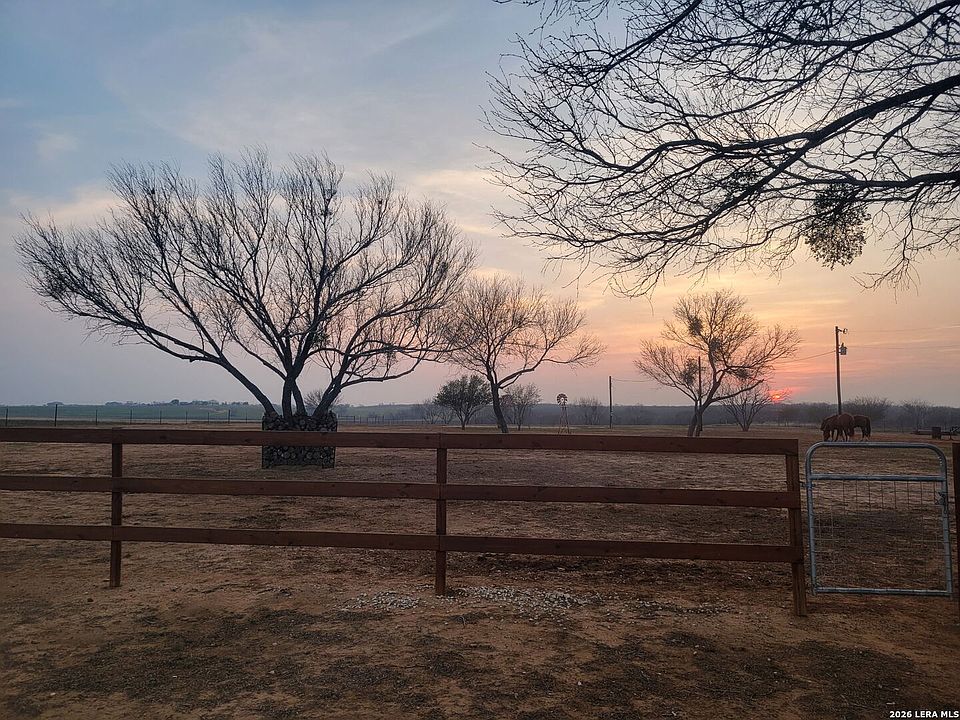 1st image of 1170 Atascosa County Road 101