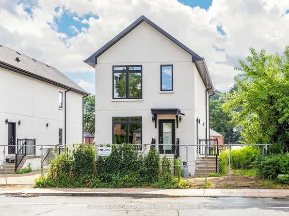 1927 Lawrence Ave W #4, Toronto, ON M9N 1G8