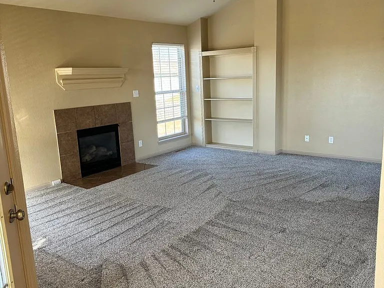 403 Camel Ct — Photo 3