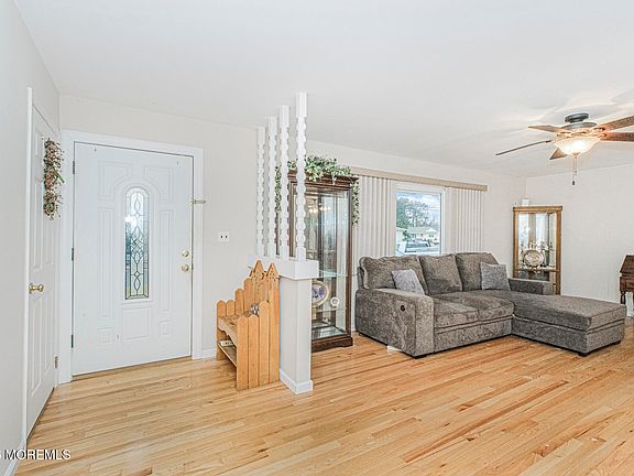 5th image of 237 Pine Tree Drive