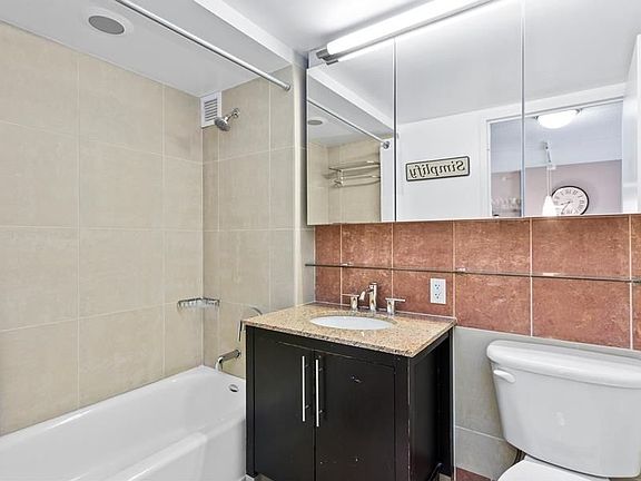 4th image of 555 W 23rd St APT S9n