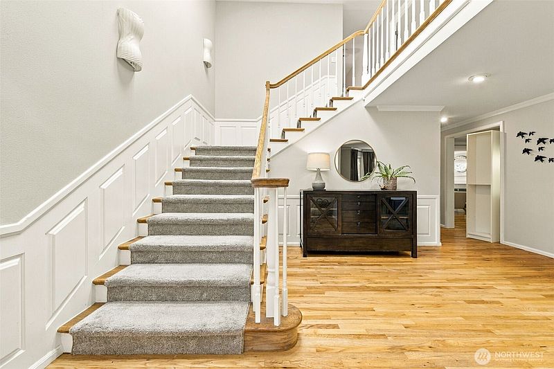 3rd image of 4027 35th Avenue W