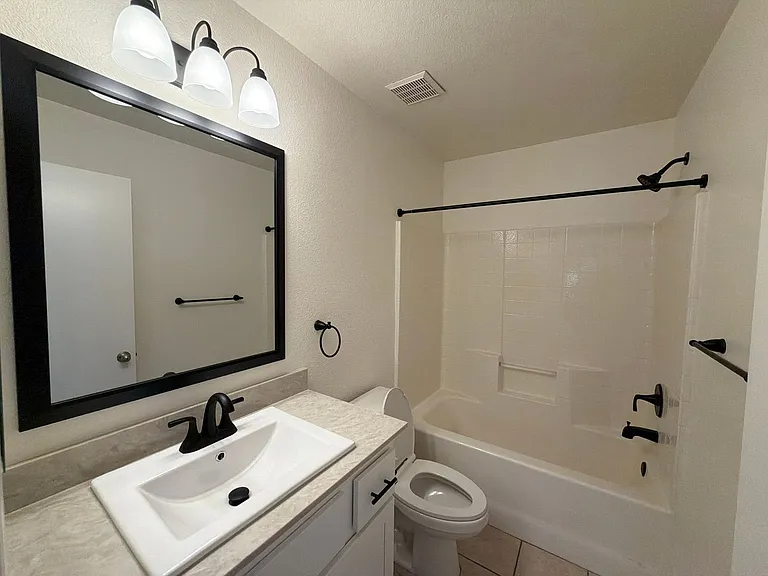 12710 W Ash St — Photo 7