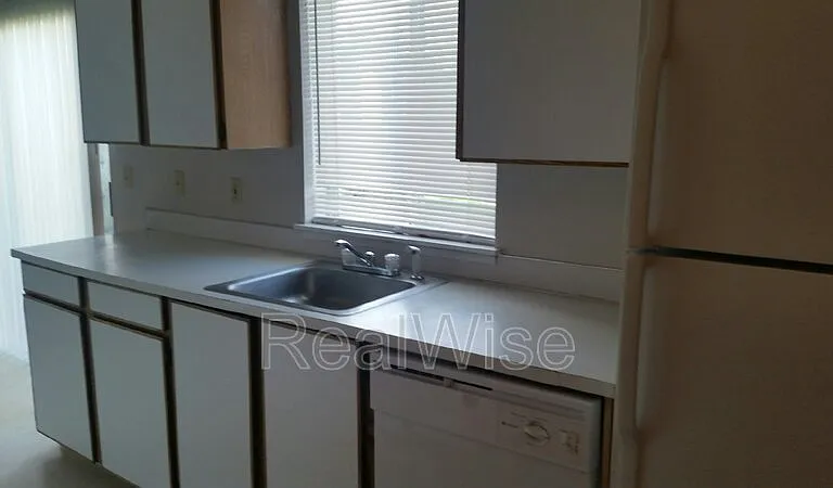 2933 SE 38th Ct — Photo 8