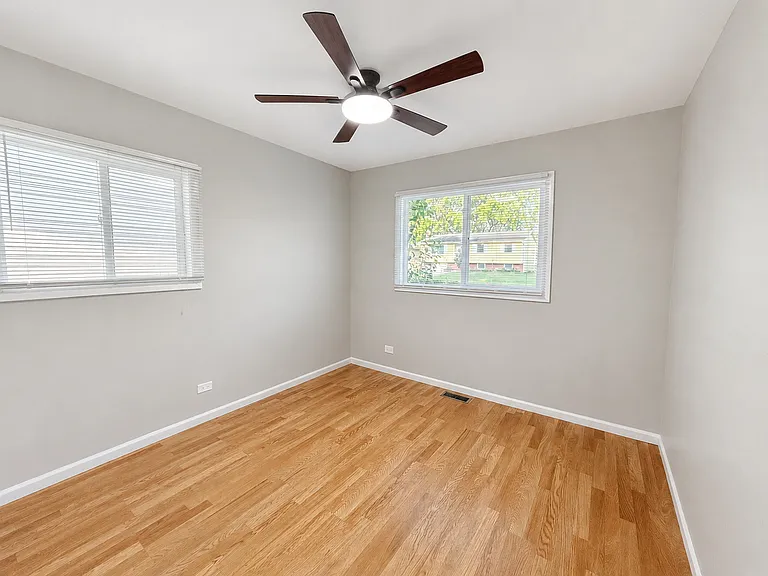 6847 Hawthorne Ln — Photo 17