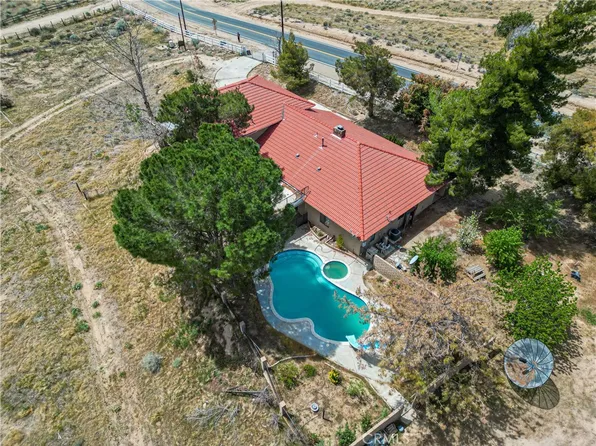 6367 Arrowhead Lake Rd, Hesperia, CA 92345