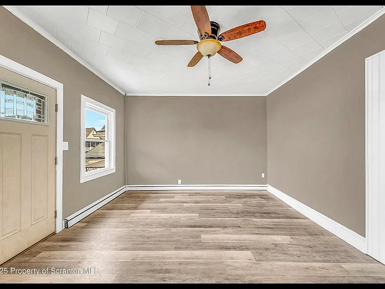 1061 Carmalt St — Photo 24