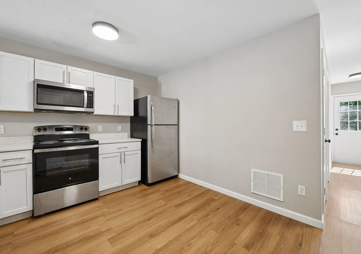 1282 Lockbourne Road - B - Unit B — Photo 3