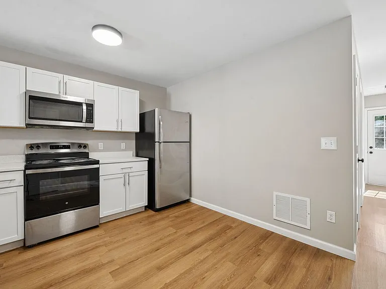 1282 Lockbourne Rd #B — Photo 3