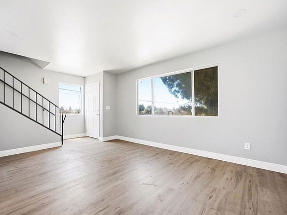 5th image of 3604 Panama Ln #B