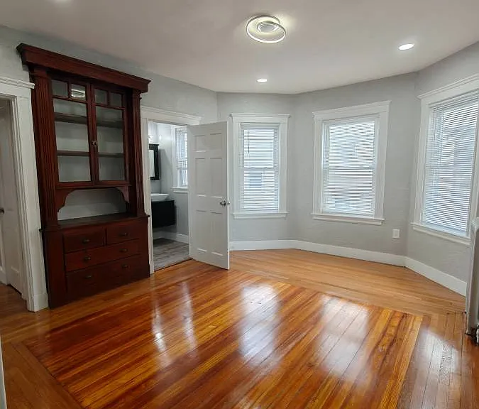 836 Fellsway — Photo 3