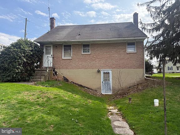 4th image of 525 Mohns Hill Rd