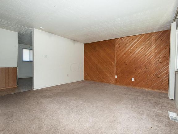 3rd image of 2251 Majestic Dr W